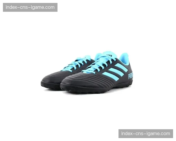 商业合作:某运动品牌推出新款足球鞋,声称其设计能提升传中球旋转与精准度 商业合作:某运动品牌推出新款足球鞋,声称其设计能提升传中球旋转与精准度