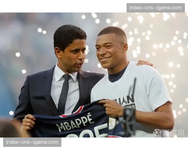 巴黎圣日耳曼抵达曼彻斯特，姆巴佩在机场受到球迷欢迎